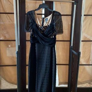 Lace midi dress